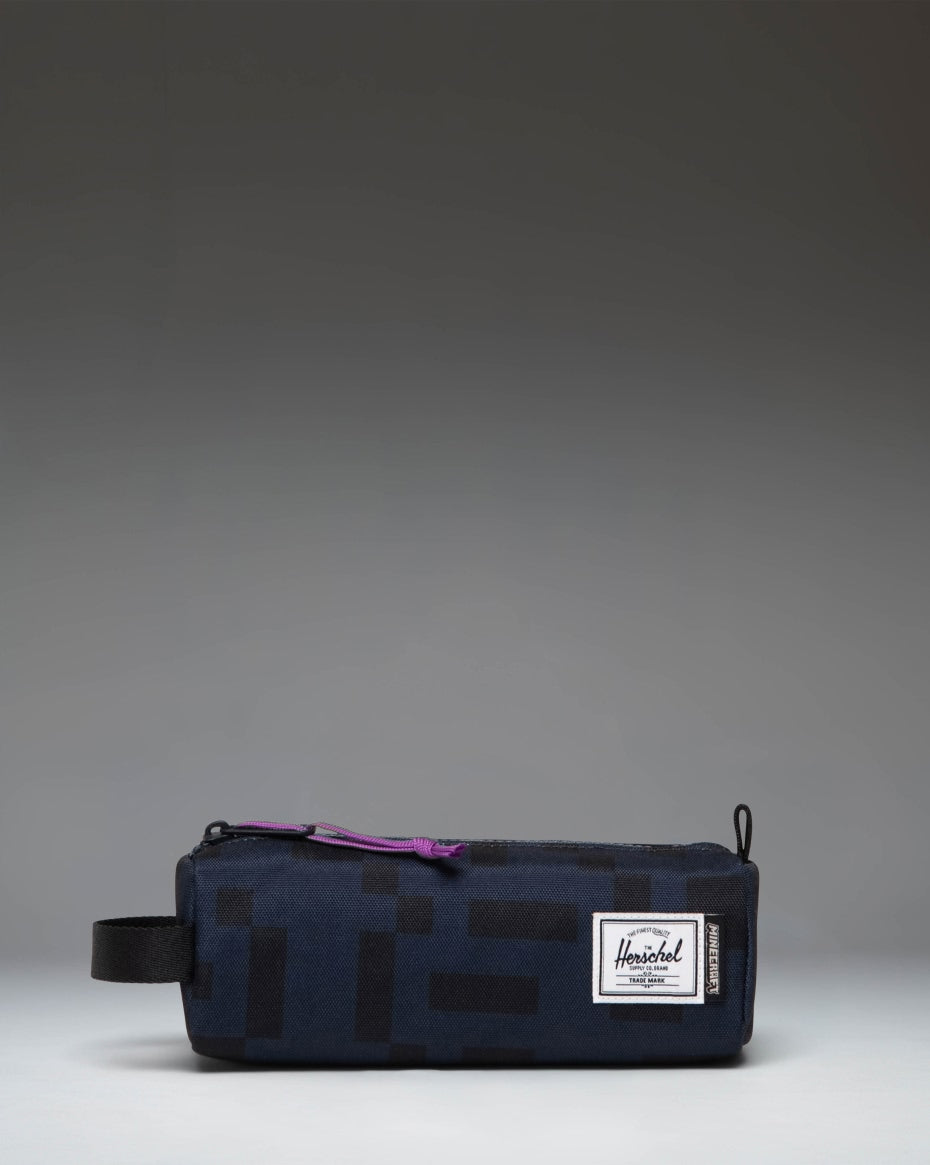 herschel-supply-x-minecraft-settlement-pencil-case-little-herschel-astuccio-con- image 3