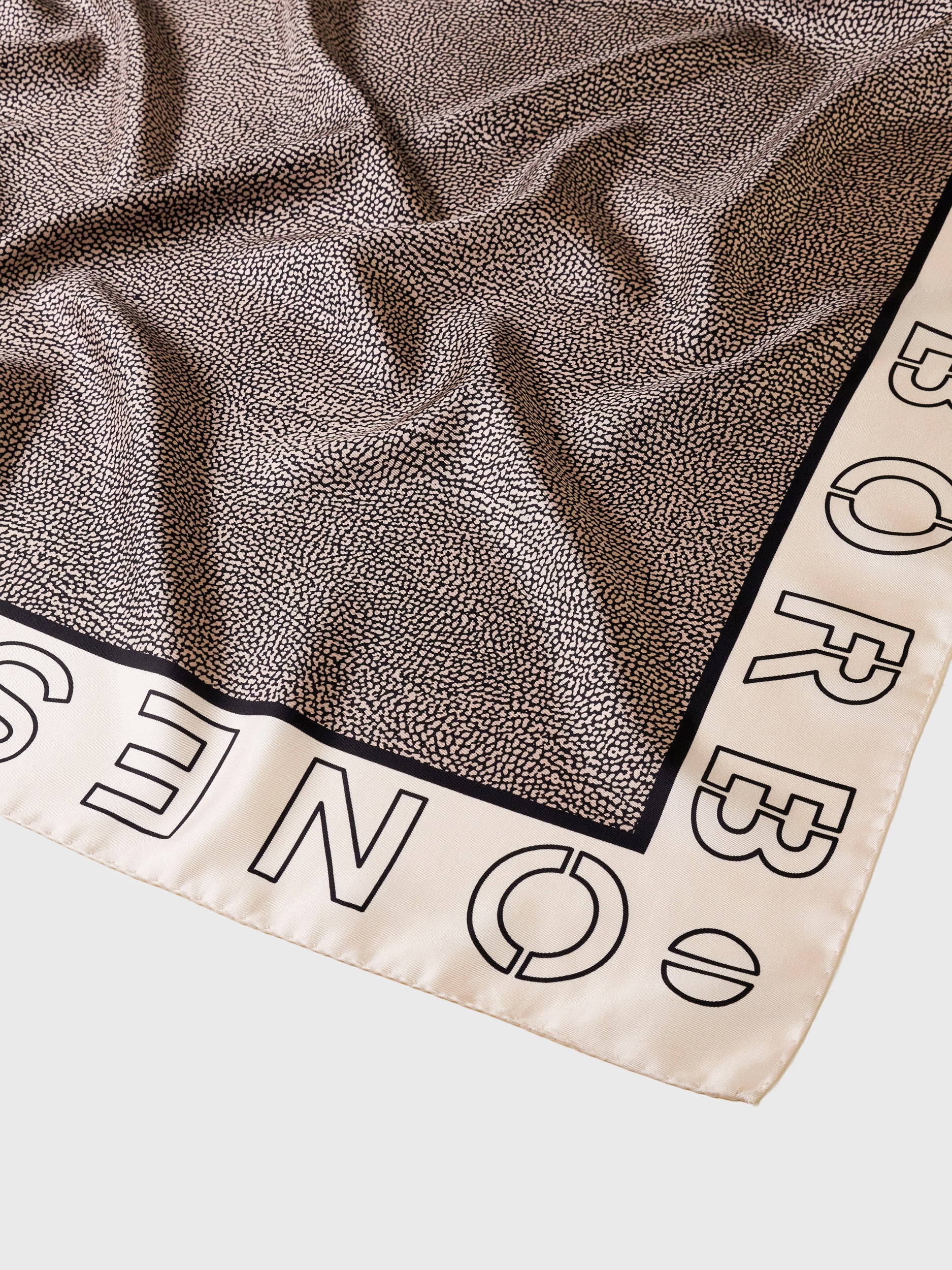 borbonese-foulard-90x90-in-twill-di-pura-seta-stampa-op-made-in-italy image 4