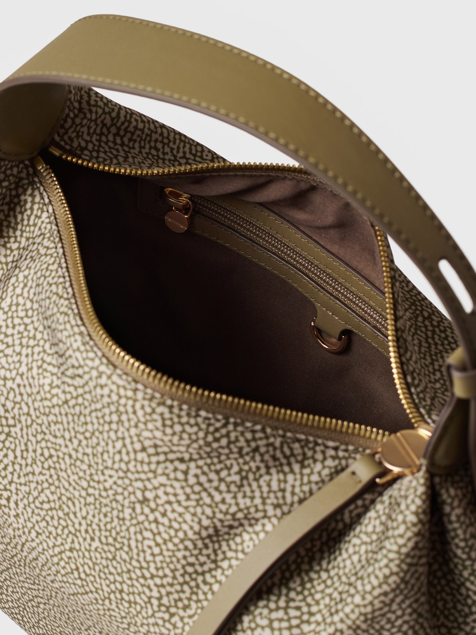 borbonese-prive-borsa-hobo-small-in-tessuto-riciclato-stampa-op-con-dettagli-in- image 7