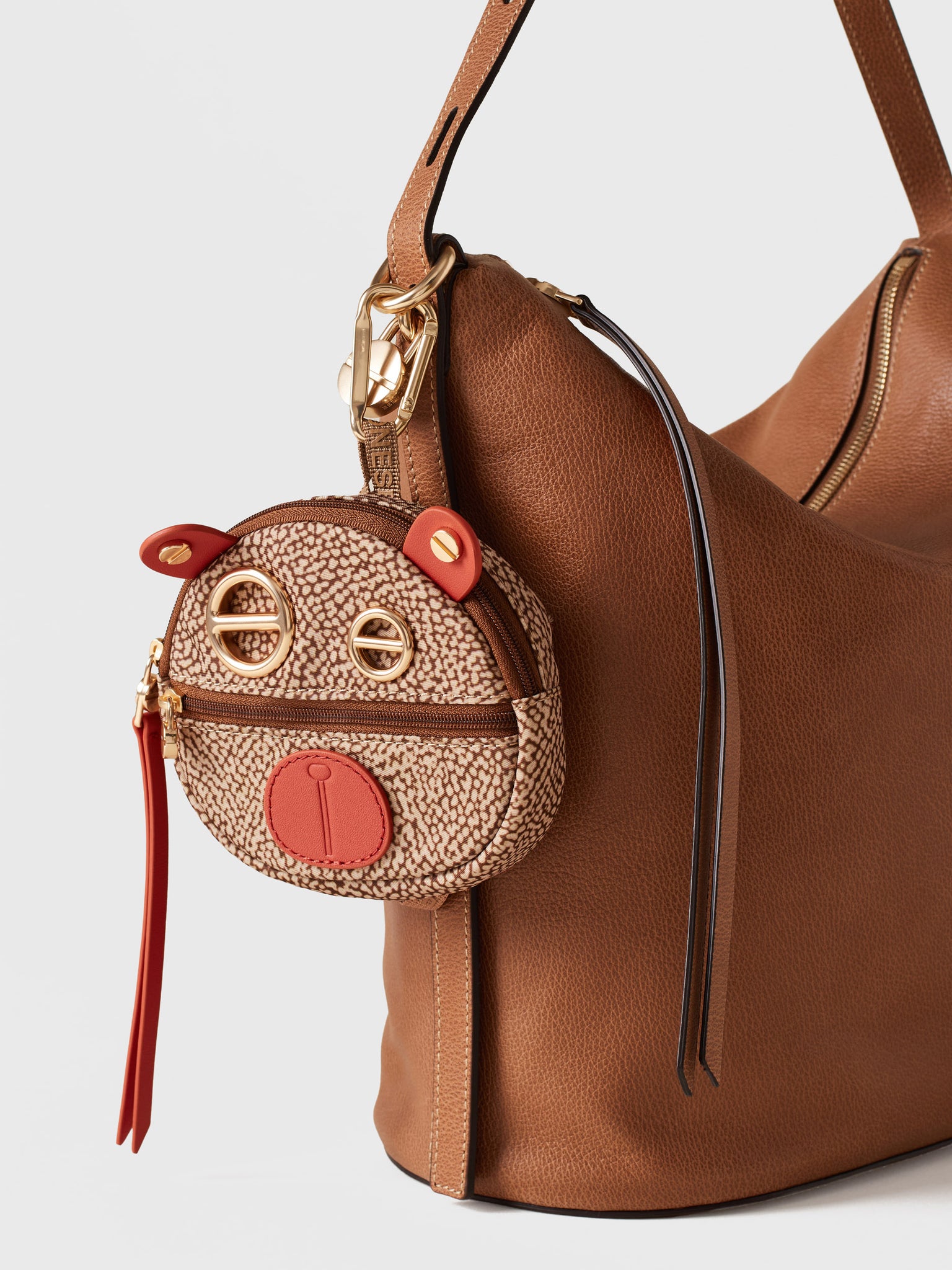 borbonese-charm-orso-in-tessuto-riciclato-stampa-op-con-pelle-di-vitello-e-mosch image 3