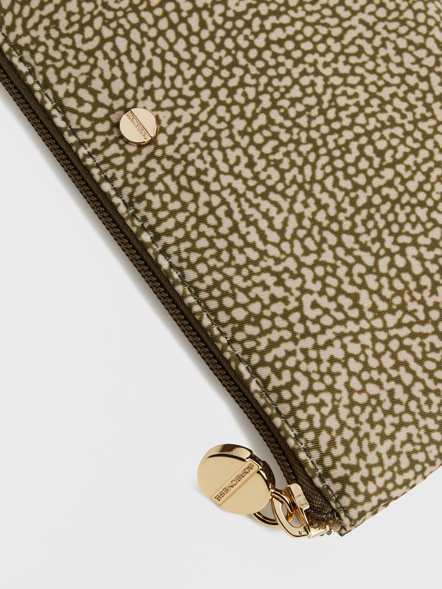 borbonese-busta-portadocumenti-pochette-in-tessuto-riciclato-stampa-op-con-pelle image 4