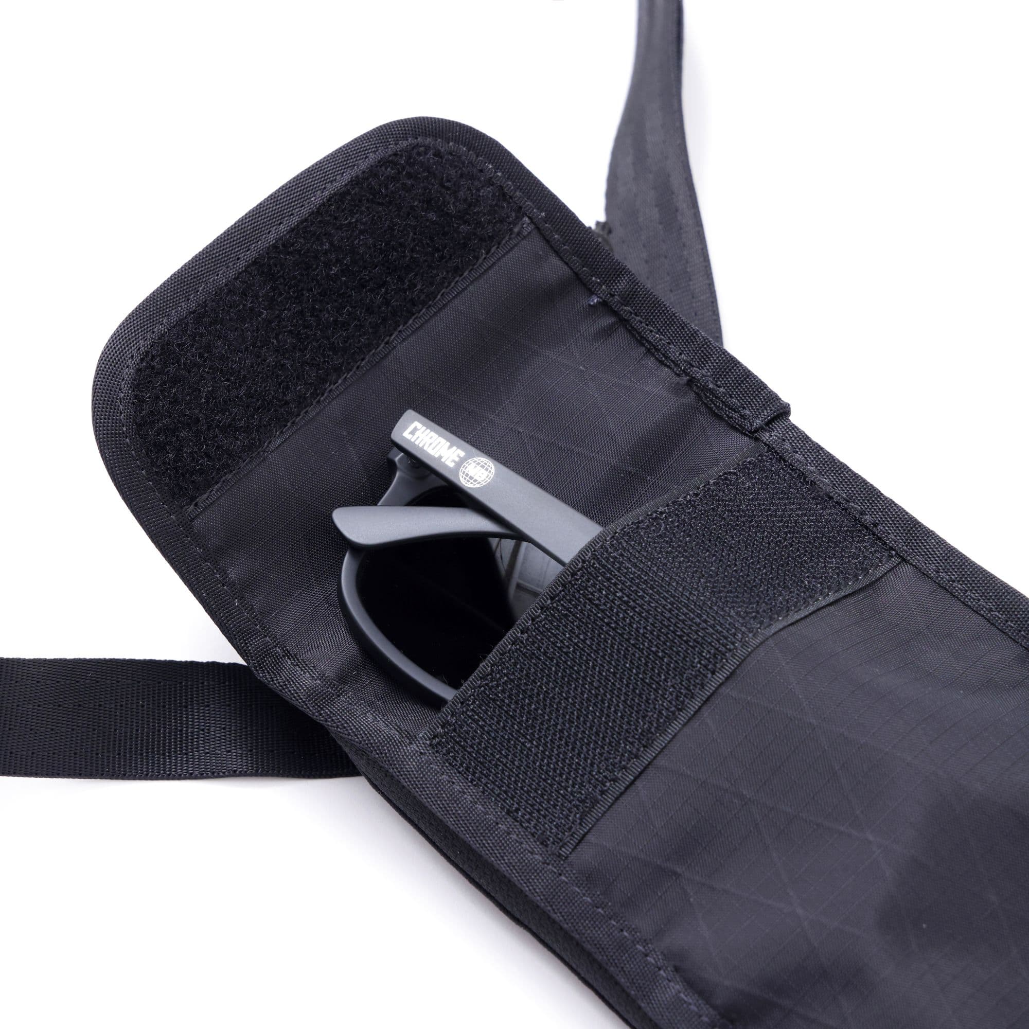 chrome-industries-travel-tech-pouch-pochette-portaoggetti-compatta-per-cavi-docu image 6