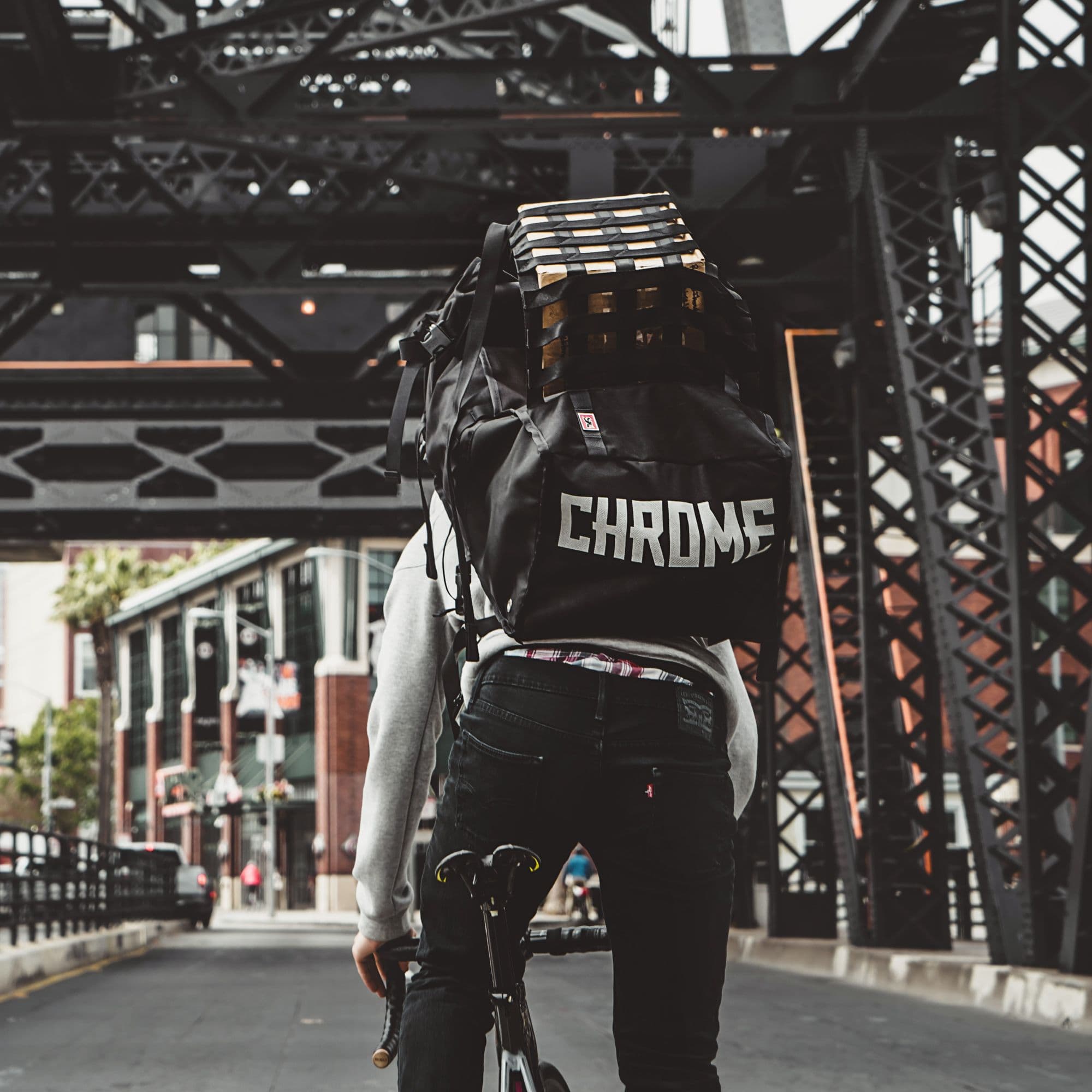 chrome-industries-barrage-pro-80l-pack-zaino-hauler-roll-top-weatherproof-con-re image 7
