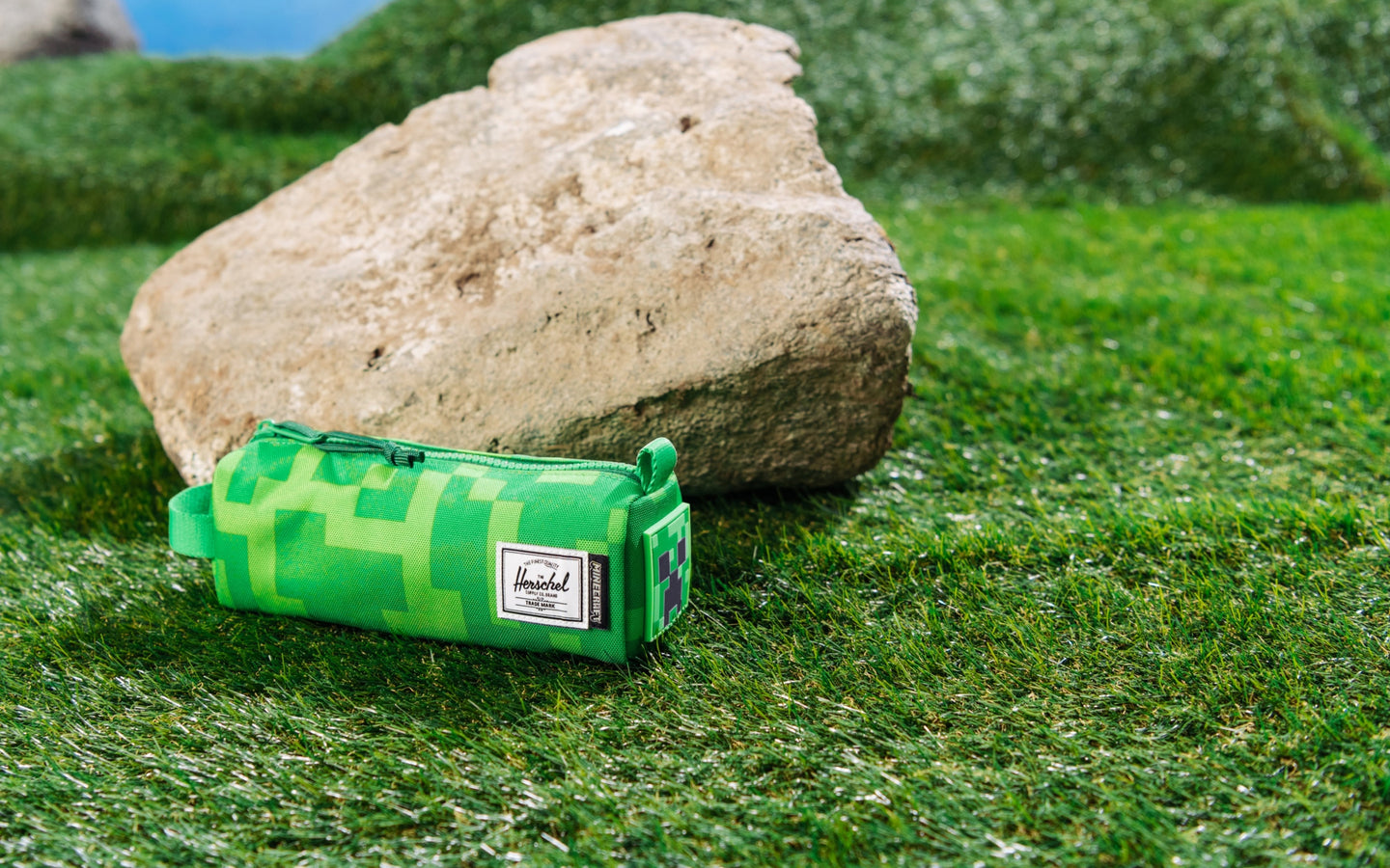 herschel-supply-x-minecraft-settlement-pencil-case-little-herschel-astuccio-con- image 5