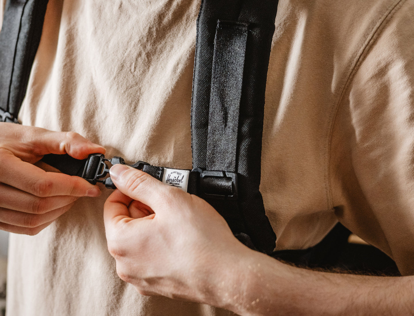 herschel-supply-sternum-strap-cinturino-sternale-fermapetto-regolabile-per-zaini image 2