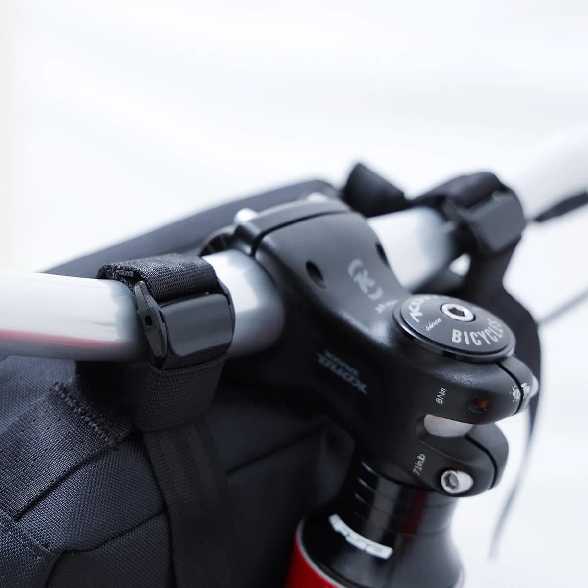 chrome-industries-holman-handlebar-bag-borsa-da-manubrio-con-apertura-a-zip-a-un image 6